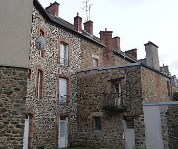 b-Guehenno_Fougeres_43rueFeuteries_arriere