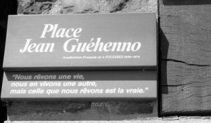 place-jean-guehenno-fougeres-L-1